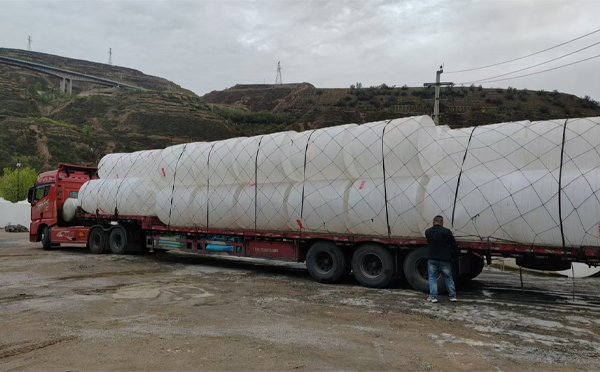 阿克塞PE吨桶交付中