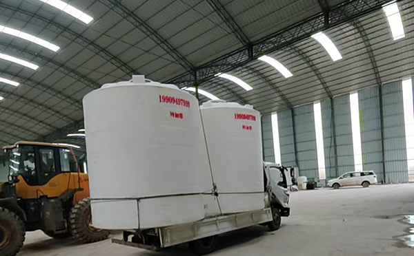 特加厚阿克塞塑料大桶装车运输交付实录 特加厚阿克塞塑料大桶装车运输交付实录