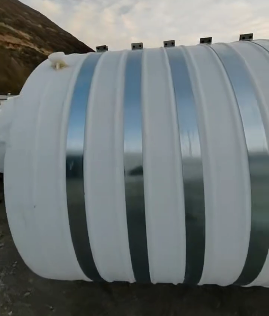 圆形阿克塞塑料桶批量交付案例：结构稳定，适配多行业液体储运需求